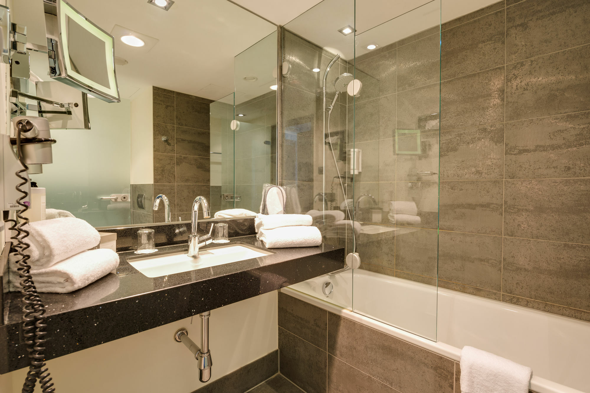 Hotel Novina Wöhrdersee 4*